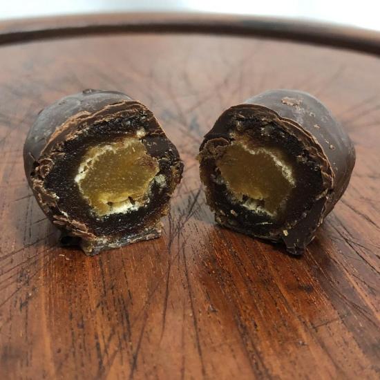 TAMARA JUMBO RECHEADA COM DAMASCO E COBERTA DE CHOCO 70%