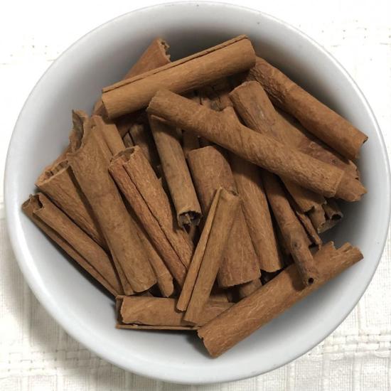 CANELA JAWA EM PAU
